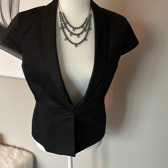 New York and Company stretch black cap sleeve lightweight business jacket - Picture 3 of 6